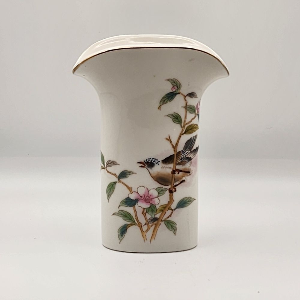 Yamaji Japanese Vase. Bird. Wren.Cherry Blossoms Vintage Gold-Rimmed